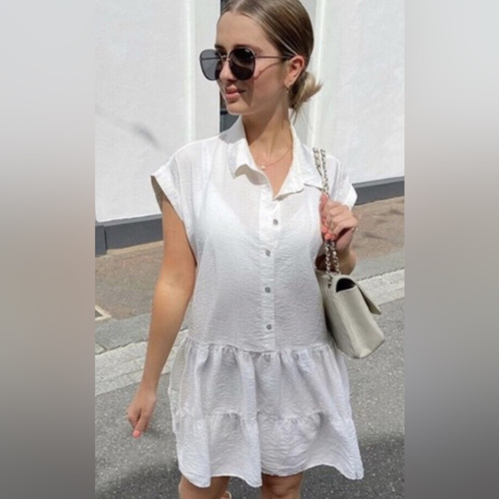 NWT Zara dress with beautiful buttons